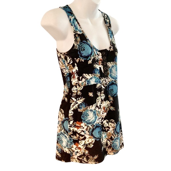 Urban Behaviour | Sleeveless Top - Picture 6 of 11